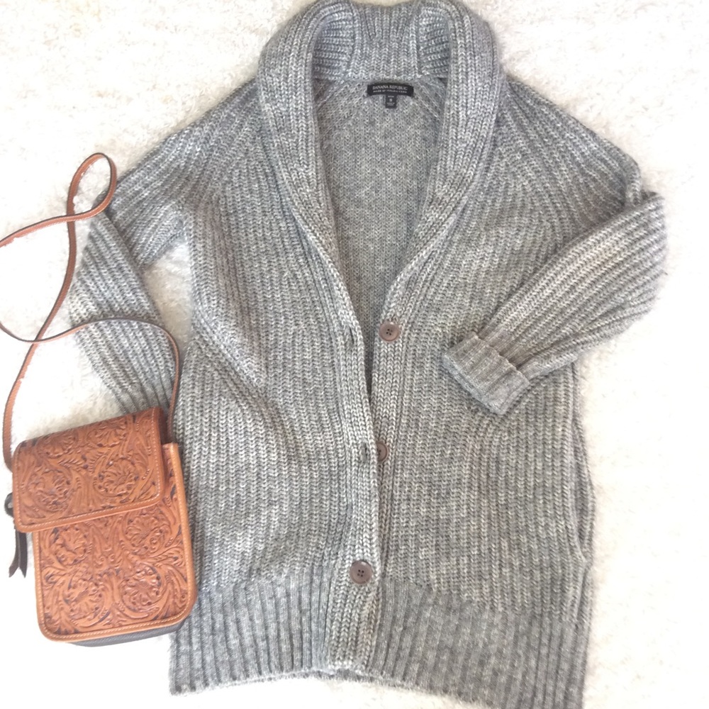 Banana Republic chunky knit cardigan with pockets